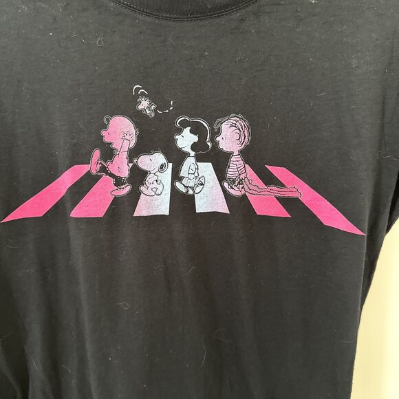 Peanuts T-shirt Juniors Large Tee Abbey Road Beatles Snoopy Charlie Brown - Picture 2 of 10
